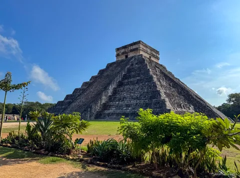 Pyramide de Kukulcán à Chichen Itza lors de l'excursion depuis Playa del Carmen